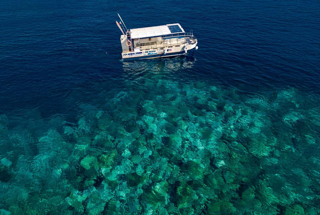 escursioni in barca acitrezza - vista fondale
